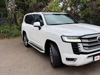 2022 Toyota Land Cruiser 300 Series, белый, 8790000 рублей, вид 2