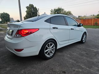 2014 Hyundai Solaris I, белый, 750000 рублей, вид 4
