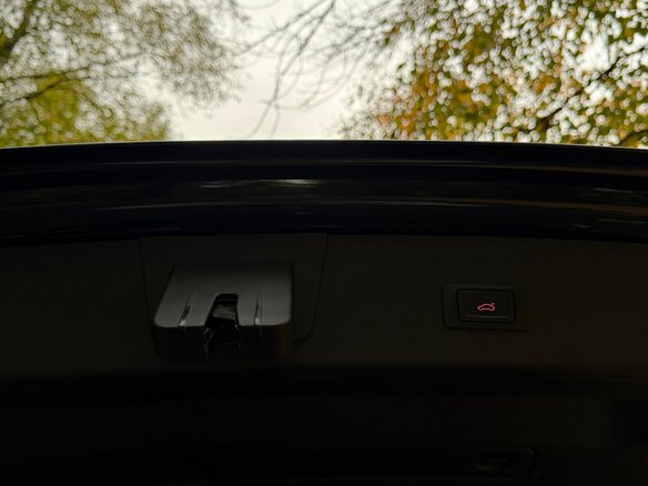 2017 Audi Q3 I (8U) Рестайлинг, чёрный, 2000000 рублей - вид 12