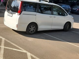 2015 Toyota Noah III (R80), белый, 1300000 рублей, вид 2