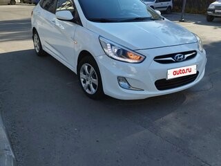 2013 Hyundai Solaris I, белый, 650000 рублей, вид 5