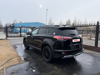 2017 Toyota RAV4 IV (XA40) Рестайлинг, чёрный, 2600000 рублей, вид 3