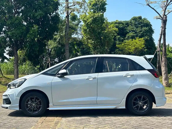 2022 Honda Fit IV Рестайлинг, белый, 1452069 рублей - вид 6