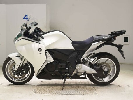 2010 Honda VFR 1200, белый, 777000 рублей, вид 1