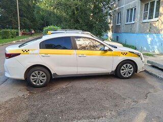 2021 Kia Rio IV Рестайлинг, белый, 1000000 рублей, вид 2