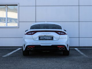 2019 Kia Stinger I, белый, 2890000 рублей, вид 4