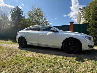 2015 Volvo S60 II Рестайлинг, белый, 1450000 рублей, вид 4