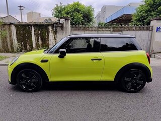 2023 Mini Hatch Cooper III (F55/F56) Рестайлинг 2, жёлтый, 2396055 рублей, вид 4