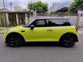 2023 Mini Hatch Cooper III (F55/F56) Рестайлинг 2, жёлтый, 2396055 рублей - вид 3