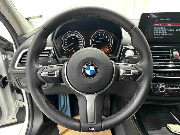 2023 BMW 1 серии 120i III (F52) Рестайлинг, белый, 1700000 рублей - вид 9