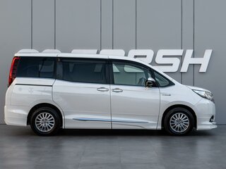 2015 Toyota Esquire I, белый, 2106000 рублей, вид 5
