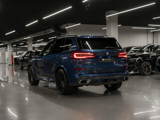 2020 BMW X5 40i IV (G05/G18), синий, 6950000 рублей, вид 4