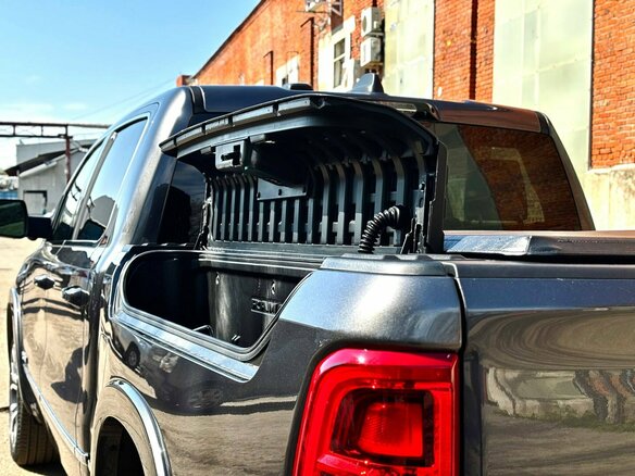 2026 Ram 1500 Crew Cab V Рестайлинг, серый, 9660000 рублей - вид 8