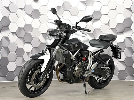 2014 Yamaha MT-07 (FZ-07), белый, 725000 рублей, вид 2