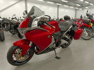 2010 Honda VFR 1200, красный, 910000 рублей, вид 5