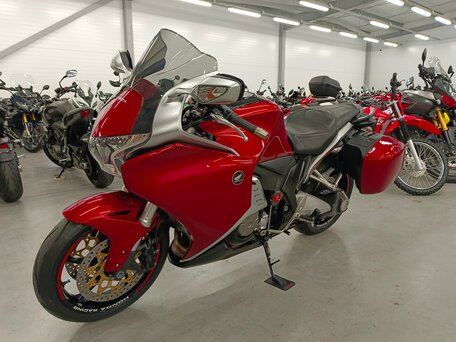 2010 Honda VFR 1200, красный, 910000 рублей, вид 5