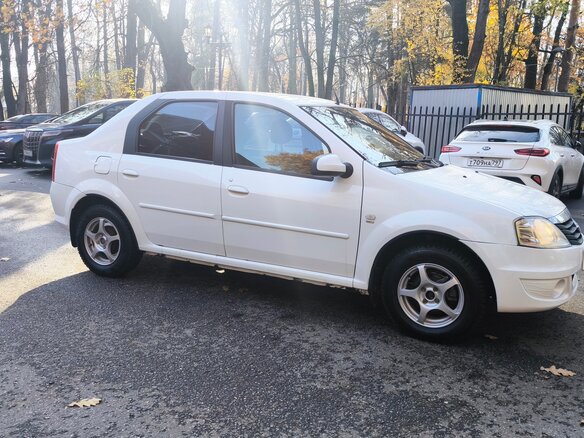2010 Renault Logan I Рестайлинг, белый, 570000 рублей - вид 6