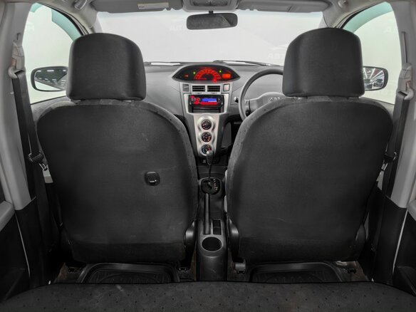2010 Toyota Vitz II (XP90), белый, 650000 рублей - вид 15