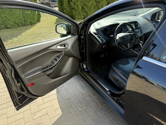 2017 Ford Focus III Рестайлинг, чёрный, 1280000 рублей - вид 9