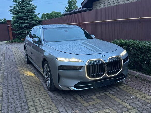 2022 BMW 7 серии 740d xDrive VII (G70), серый, 11000000 рублей - вид 10