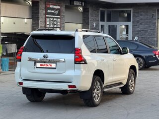 2020 Toyota Land Cruiser Prado 150 Series Рестайлинг 2, белый, 4700000 рублей, вид 3