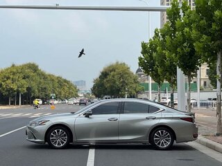 2022 Lexus ES 200 VII Рестайлинг, серый, 3157000 рублей, вид 4