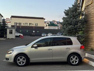 2010 Volkswagen Golf VI, серебристый, 850000 рублей, вид 3