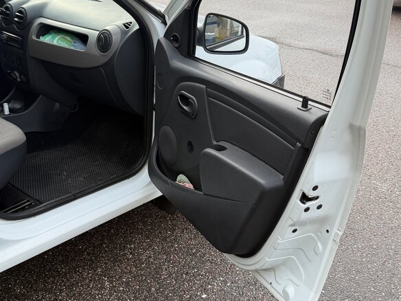 2011 Renault Logan I Рестайлинг, белый, 400000 рублей - вид 17