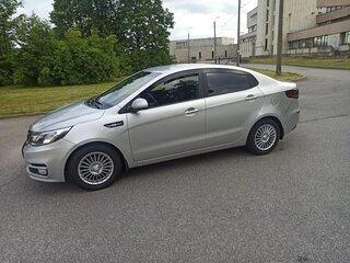 2015 Kia Rio III Рестайлинг, серебристый, 930000 рублей, вид 5