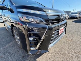 2021 Toyota Voxy III (R80) Рестайлинг, чёрный, 1988000 рублей, вид 3