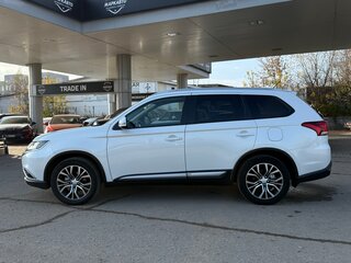 2015 Mitsubishi Outlander III Рестайлинг 2, белый, 1685000 рублей, вид 5