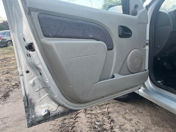 2006 Renault Logan I, серый, 150000 рублей - вид 11