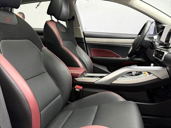2023 Geely Binyue I Рестайлинг, белый, 1250000 рублей - вид 15