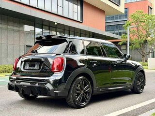 2022 Mini Clubman Cooper II Рестайлинг, чёрный, 1900000 рублей, вид 4