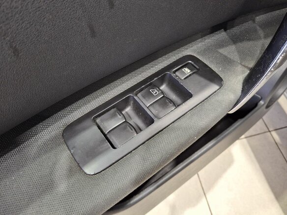 2013 Nissan Qashqai I Рестайлинг, серебристый, 1110000 рублей - вид 23