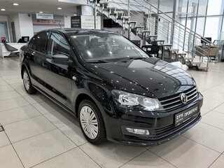 2017 Volkswagen Polo V Рестайлинг, чёрный, 1099000 рублей, вид 3