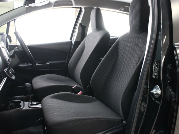 2017 Toyota Vitz III (XP130) Рестайлинг 2, чёрный, 950000 рублей - вид 8