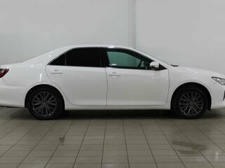 2016 Toyota Camry VII (XV50) Рестайлинг, белый, 1990000 рублей, вид 4