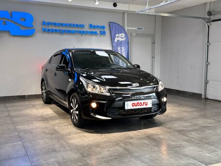 2017 Kia Rio IV, чёрный, 1048000 рублей, вид 3