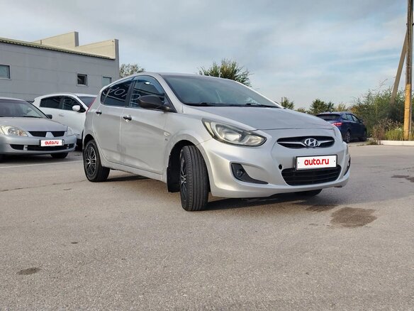 2012 Hyundai Solaris I, серебристый, 490000 рублей - вид 1