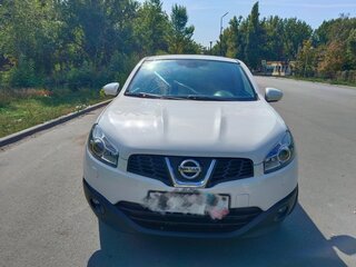 2013 Nissan Qashqai I Рестайлинг, белый, 950000 рублей, вид 2