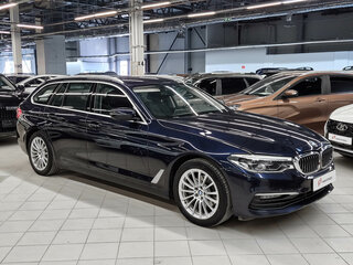 2019 BMW 5 серии 520d xDrive VII (G30/G31/G38), синий, 3599000 рублей, вид 2