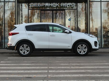 2018 Kia Sportage IV, белый, 2085000 рублей, вид 4