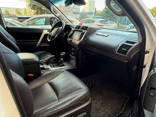 2018 Toyota Land Cruiser Prado 150 Series Рестайлинг 2, белый, 6500000 рублей, вид 5
