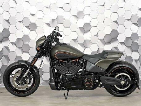 2018 Harley-Davidson FXDR 114, серый, 1949000 рублей, вид 4