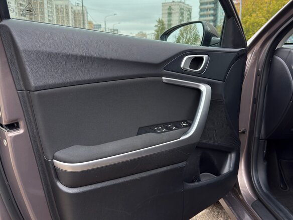 2019 Kia Ceed III, коричневый, 1690000 рублей - вид 11