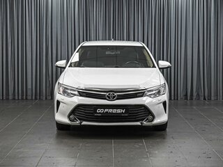 2016 Toyota Camry VII (XV50) Рестайлинг, белый, 1974000 рублей, вид 3