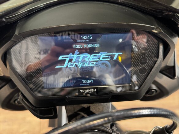 2020 Triumph Street Triple, чёрный, 999000 рублей - вид 23