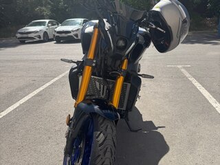 2022 Yamaha MT-09 (FZ-09), серебристый, 1250000 рублей, вид 1