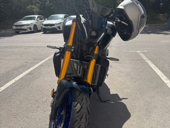 2022 Yamaha MT-09 (FZ-09), серебристый, 1250000 рублей